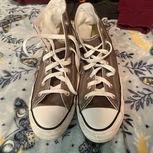 grey-ish high top converse